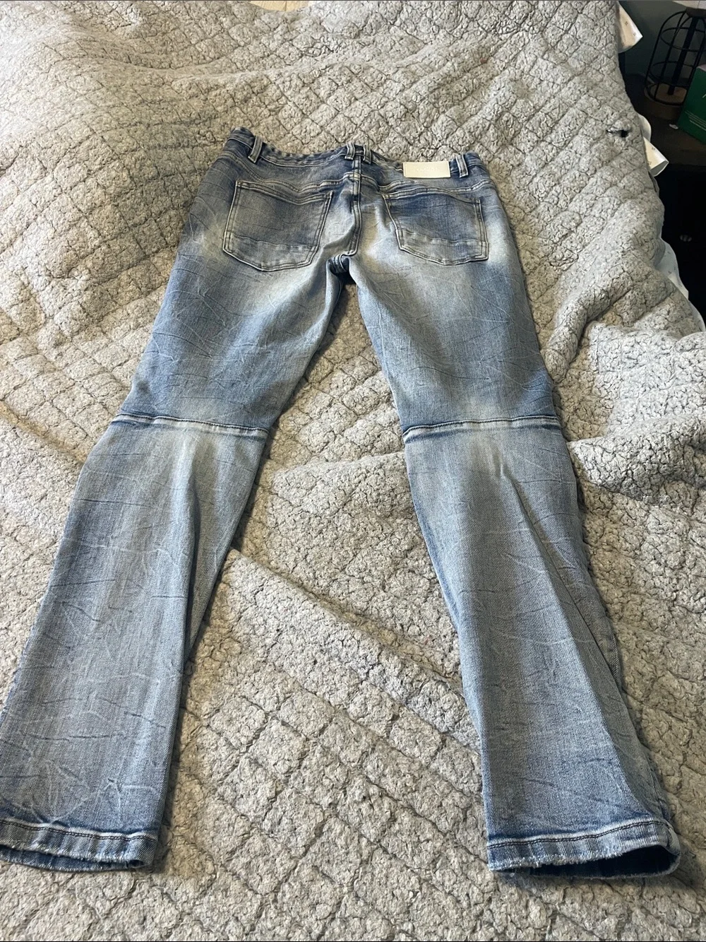 Kloud9 light Wash Skinny Men’s Jeans with Distressed Knees paint splatter 34/32